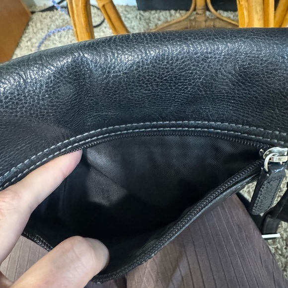 Picard Elegant Black Leather Crossbody Bag - Picture 8 of 16